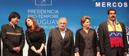 Morales, Fernandez, Mujica, Rousseff and Maduro pose for the family picture during the bloc summit in Montevideo