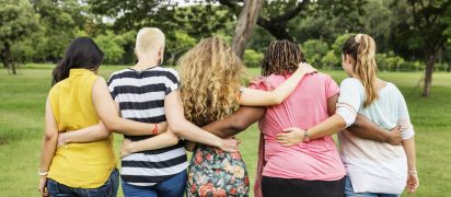 friends-having-fun-in-park (2)